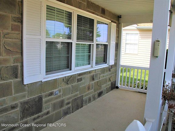 5th image of 7 Buckingham Dr