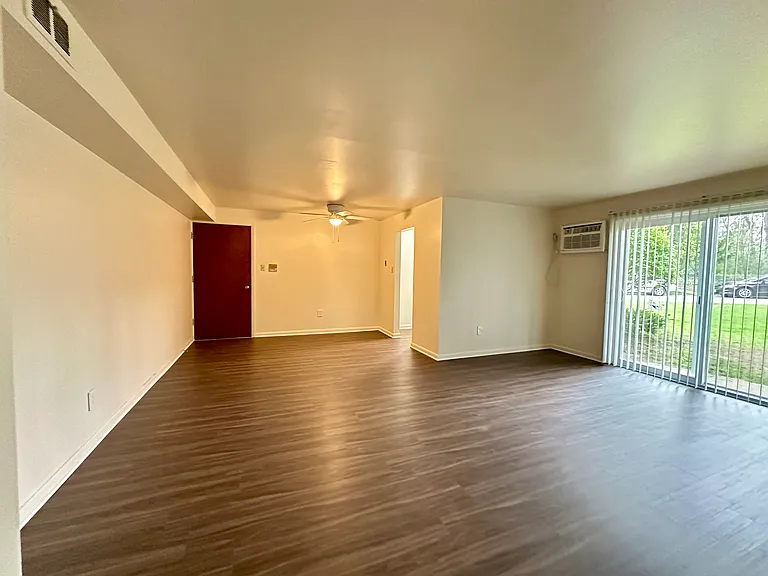 Edgewood Apartments — Photo 13