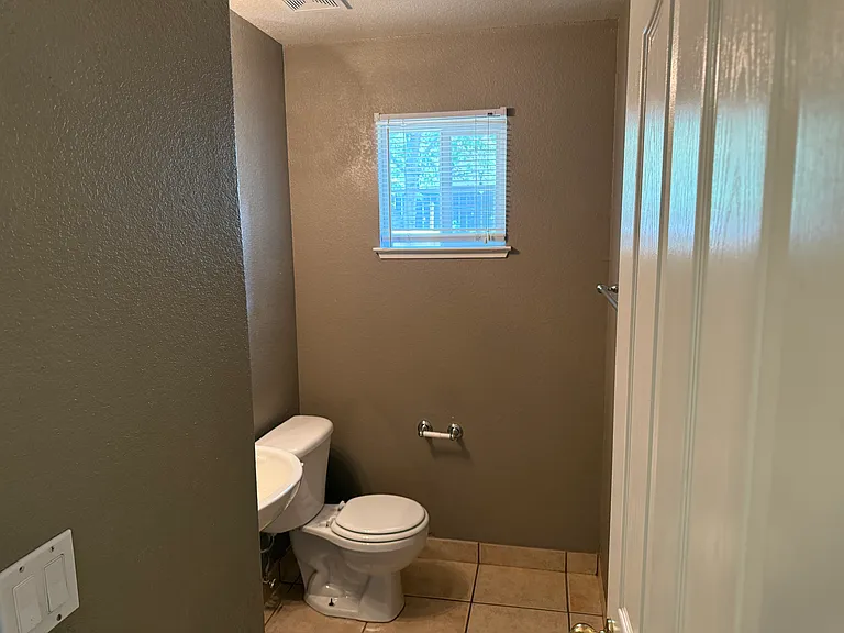 2052 Tivoli Ln — Photo 11