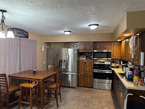 4th image of 202 Scotty Philip Ave