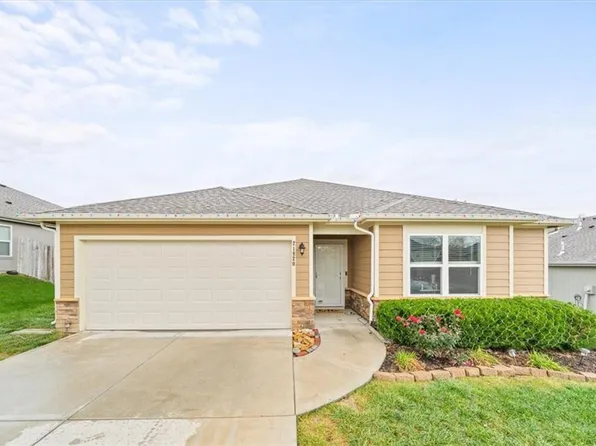 21820 Franklin St, Spring Hill, KS 66083