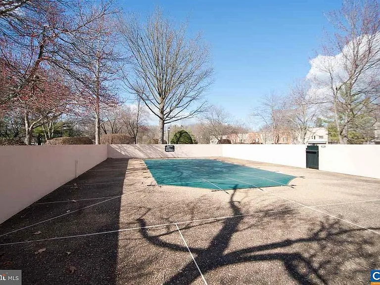 1566 Garden Ct — Photo 19