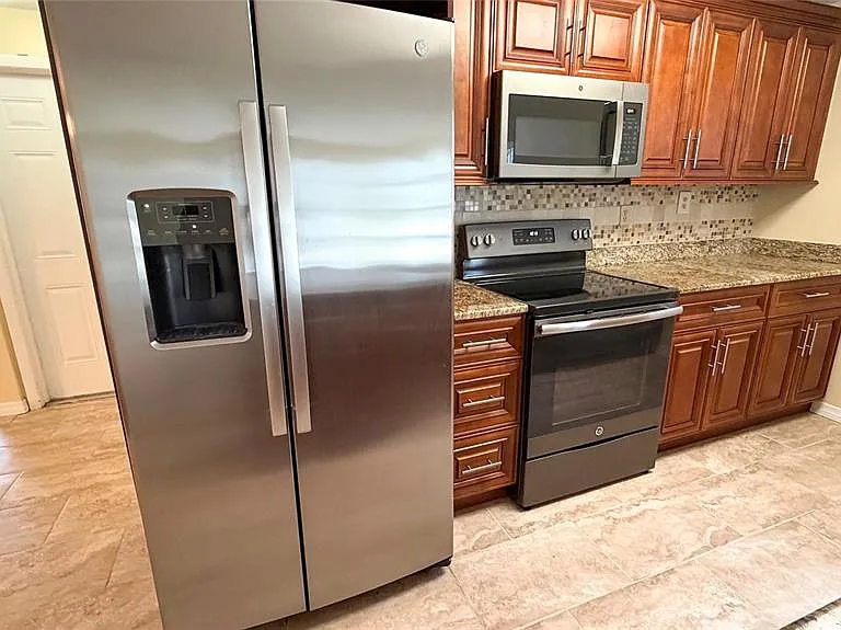 7621 Rosewood Dr — Photo 10