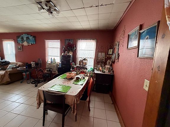 4th image of 923 Racine STREET