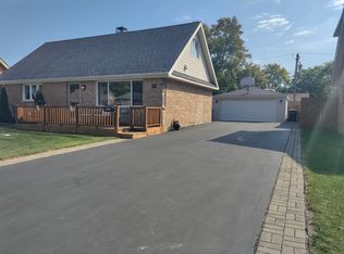 8741 S Cranbrook Ln, Bridgeview, IL 60455