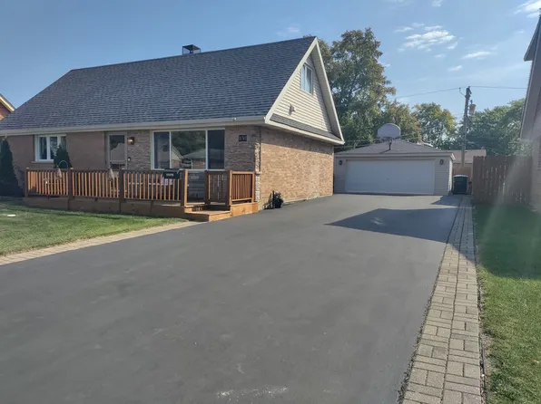 8741 S Cranbrook Ln, Bridgeview, IL 60455