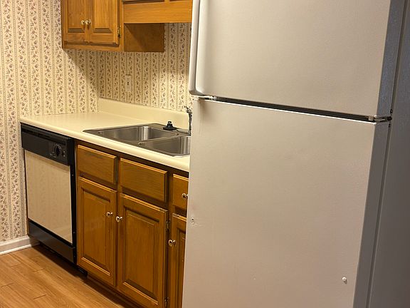 3rd image of 411 Roosevelt Ave APT B