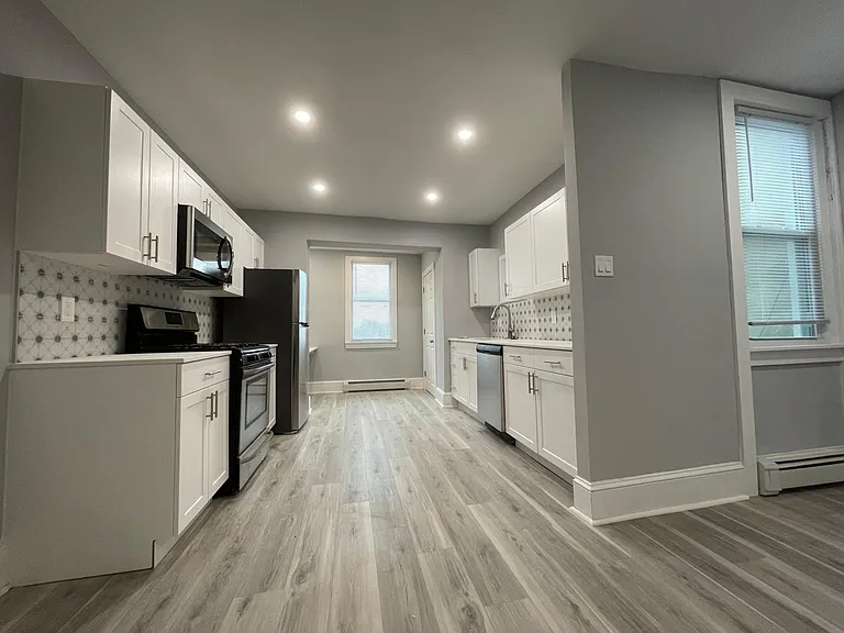 4449 Morris St — Photo 7