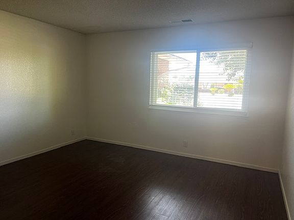 4th image of 1412 Circle Dr E