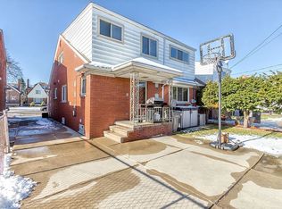 7636 W Morrow Cir, Dearborn, MI 48126