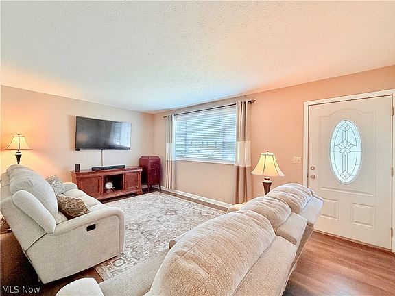 5th image of 613 McKenna Dr