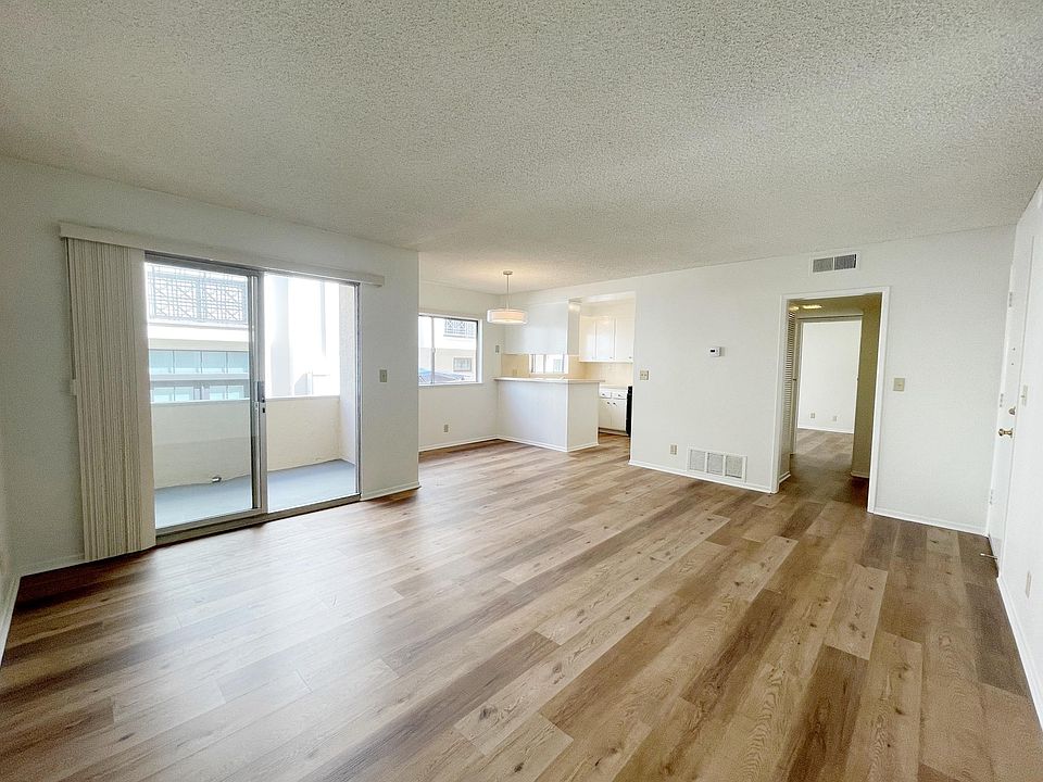 1st image of 290 S Oakland Ave APT 3