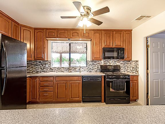 4th image of 2105 Aspen Dr