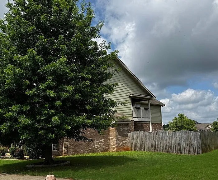 7605 Ashor Dr NW — Photo 3