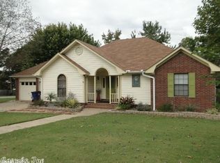 157 Rolling Oaks Dr, Maumelle, AR 72113