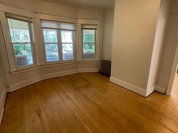 4th image of 2561 N Prospect Ave #1