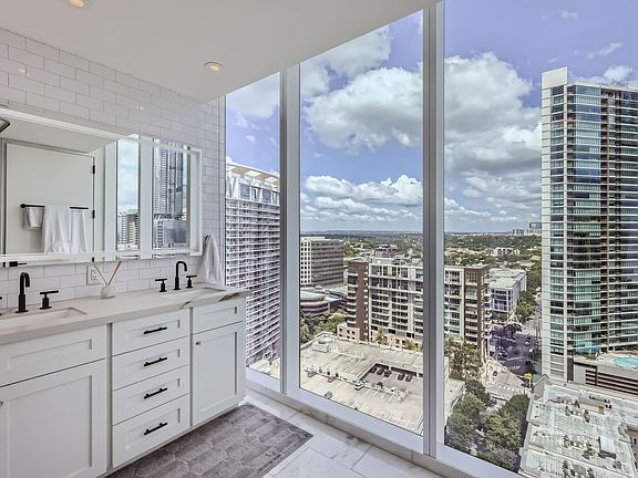 4th image of 301 West Ave #2101