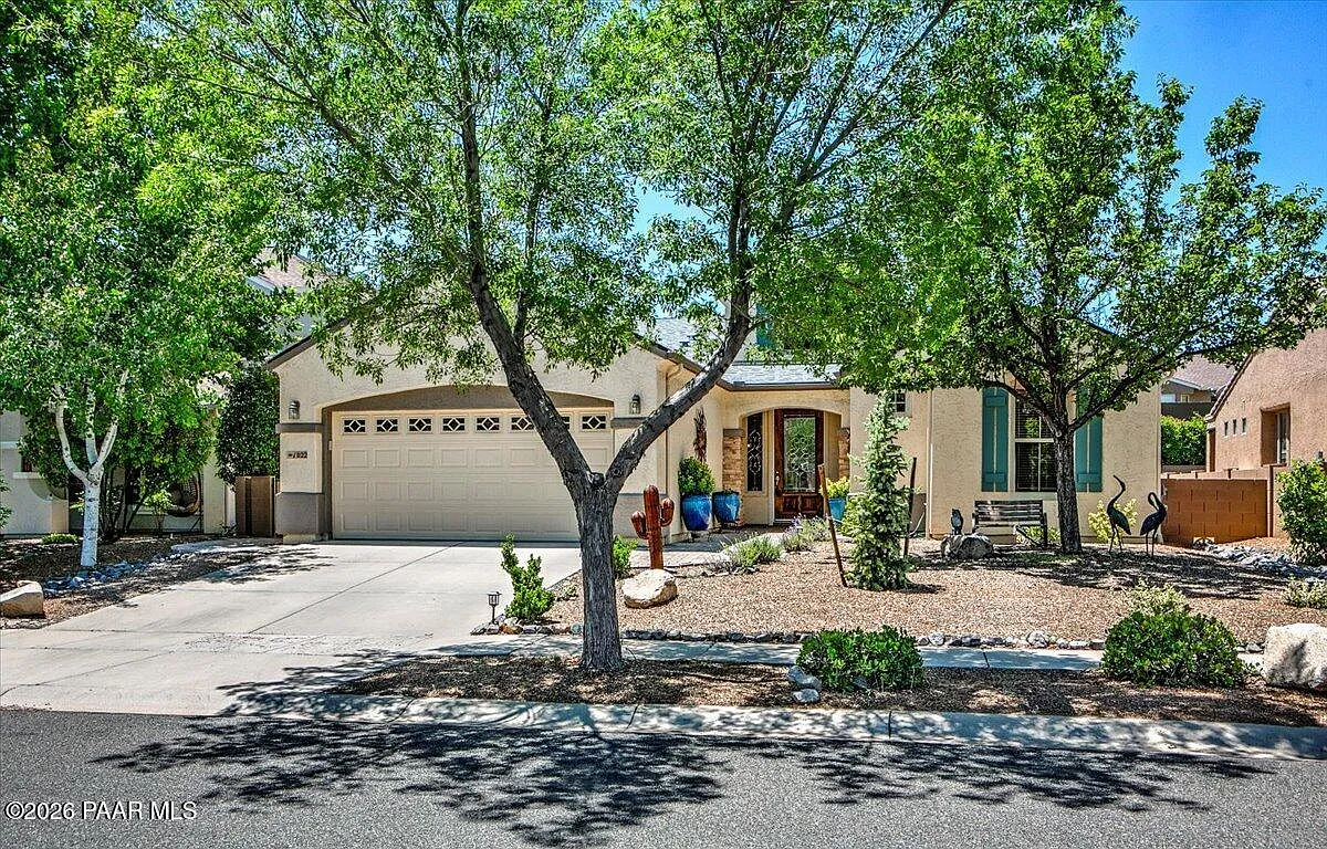 4 bed, 2.0 bath, 2070 sqft, $3,000 — Photo 1