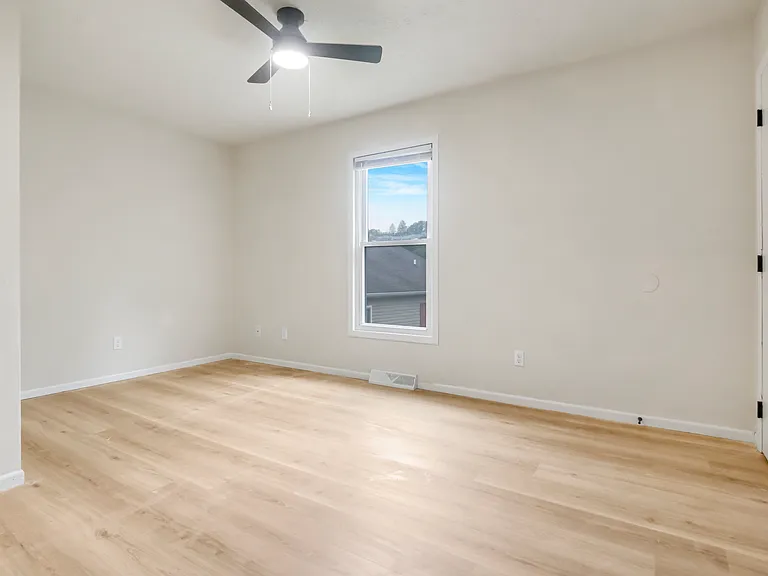 540 Lewis St #E — Photo 15