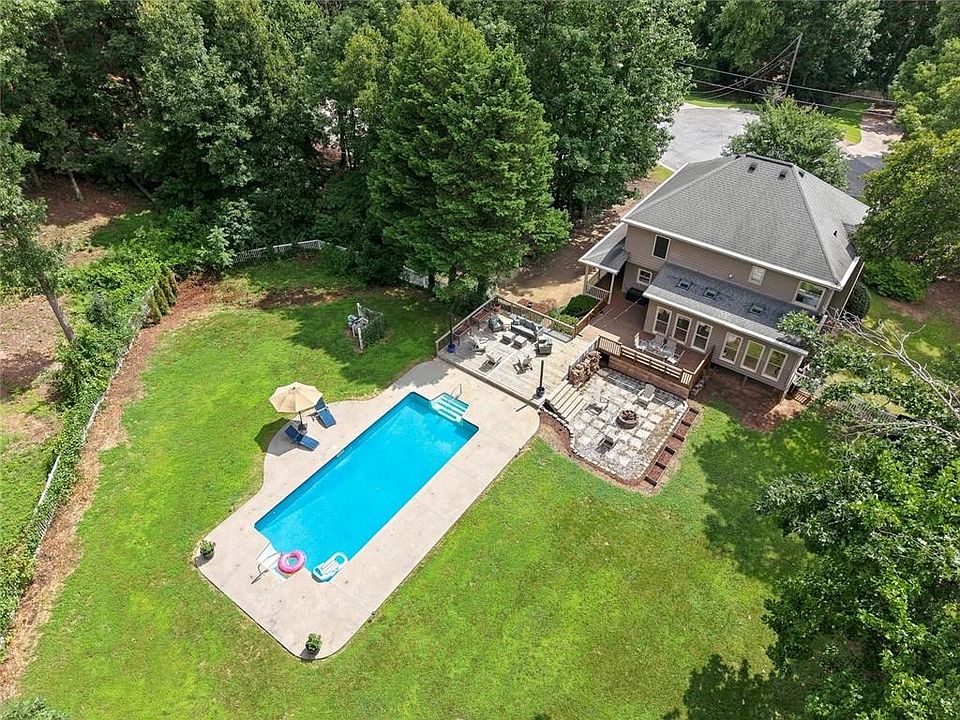 1st image of 421 Eagle Ridge Trl