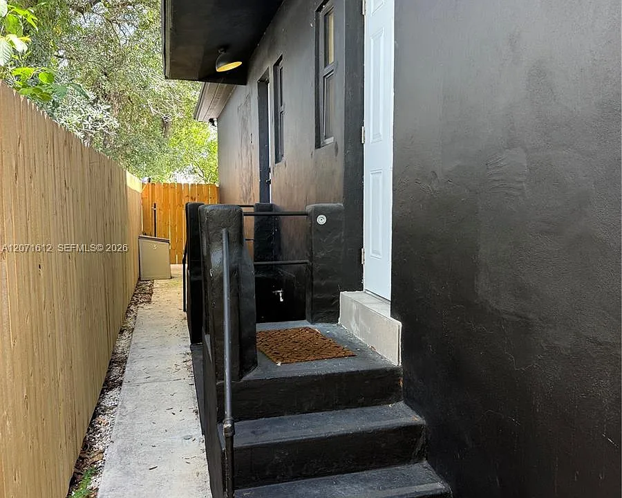 3 NE 70th St #1