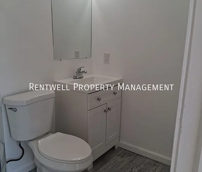 120 E Main St #15 — Photo 6