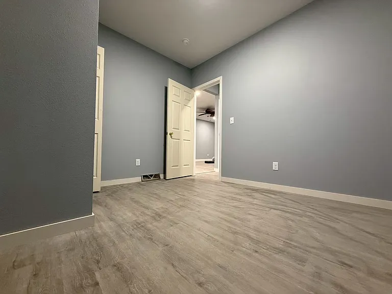 402 S Bailey Ave — Photo 14