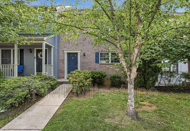 24 Mabel Ln — Photo 1