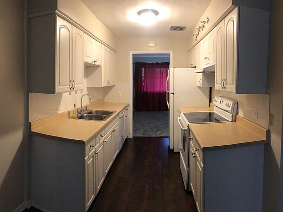4th image of 25555 Country Club Blvd Unit 9