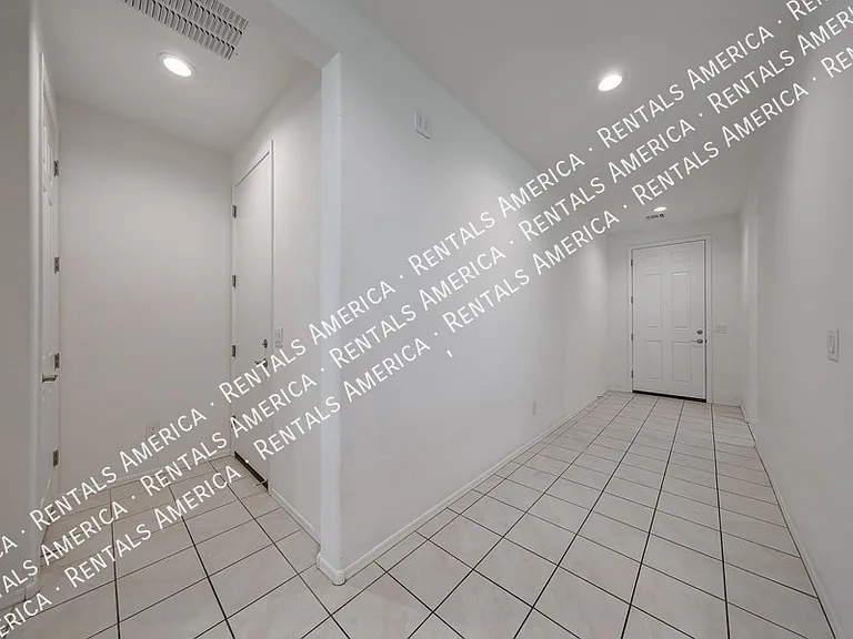 7513 W Illini St — Photo 15