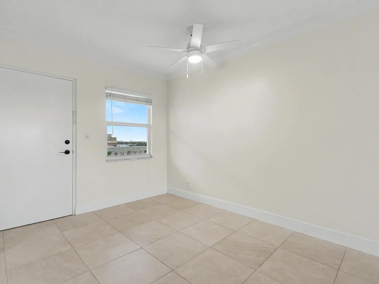 1 bed, 1.0 bath, 710 sqft, $1,900 — Photo 2