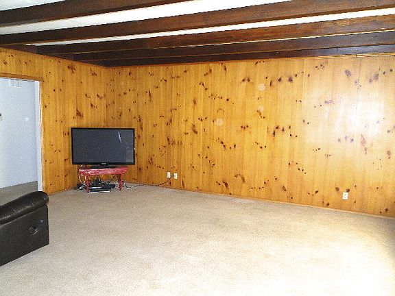 4th image of 1405 Mogford St