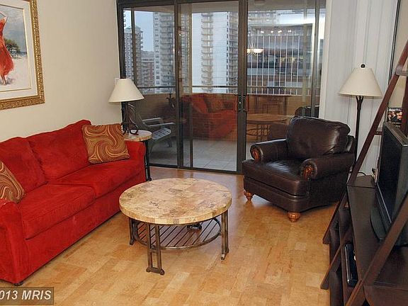 2nd image of 1001 N Randolph St APT 912