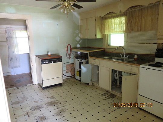 2nd image of 30 Seagle St