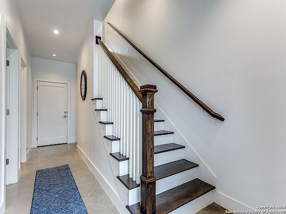 4th image of 1226 S PRESA ST #108