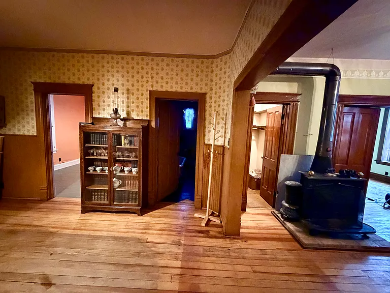 307 S 4th St — Photo 6