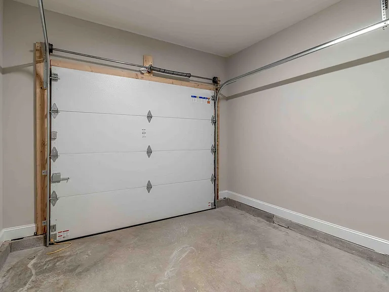 230 Smithson Ln — Photo 2