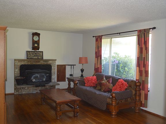 3rd image of 1010 7th St SE