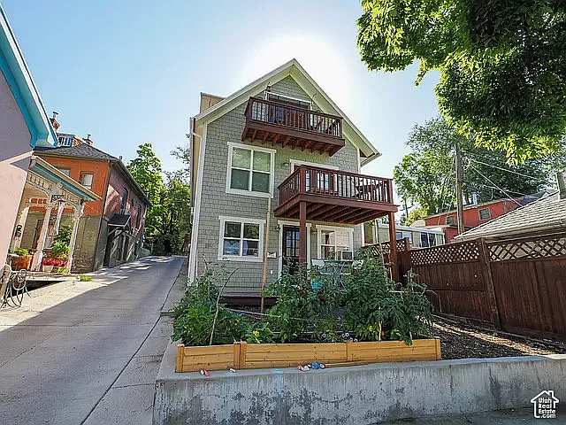 319 N Almond St #C — Photo 16