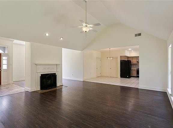5th image of 439 Westwood Dr