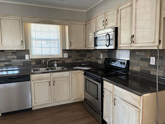 5th image of 1704 Cottonwood Dr