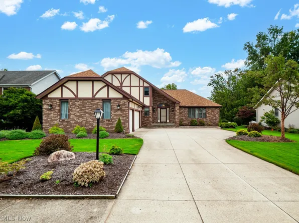 3540 Sparrow Flight Dr, Seven Hills, OH 44131