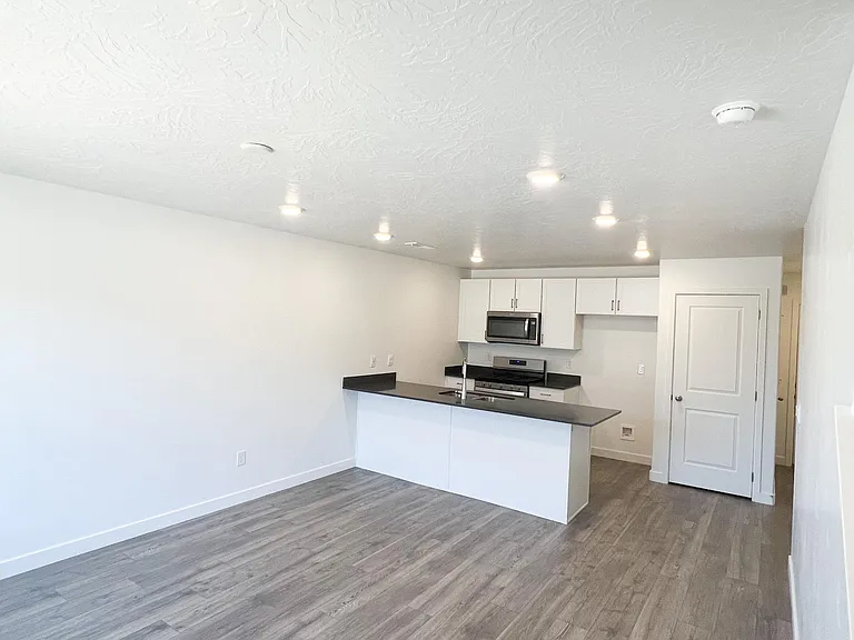 3303 Elkhorn Ln — Photo 3