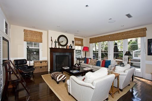 4th image of 910 Zurich Cir