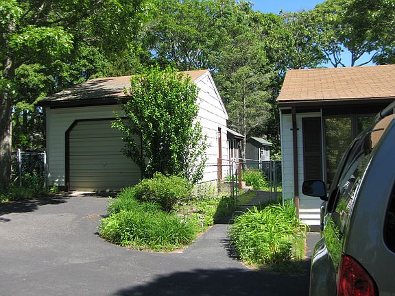 3rd image of 2 Yale Dr