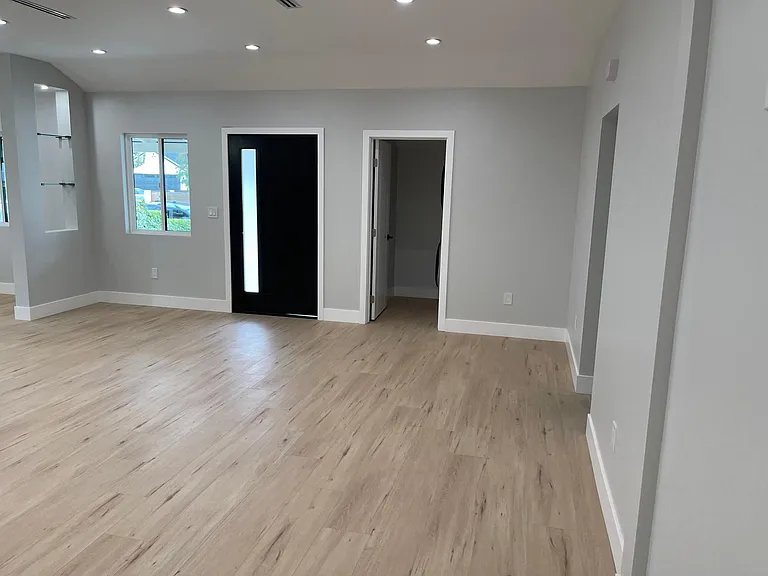 4635 Kraft Ave — Photo 25