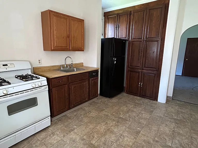 208 W Elizabeth St — Photo 11