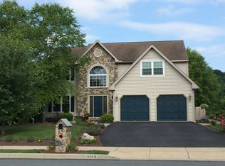 4184 Hill Terrace Dr, Sinking Spring, PA 19608