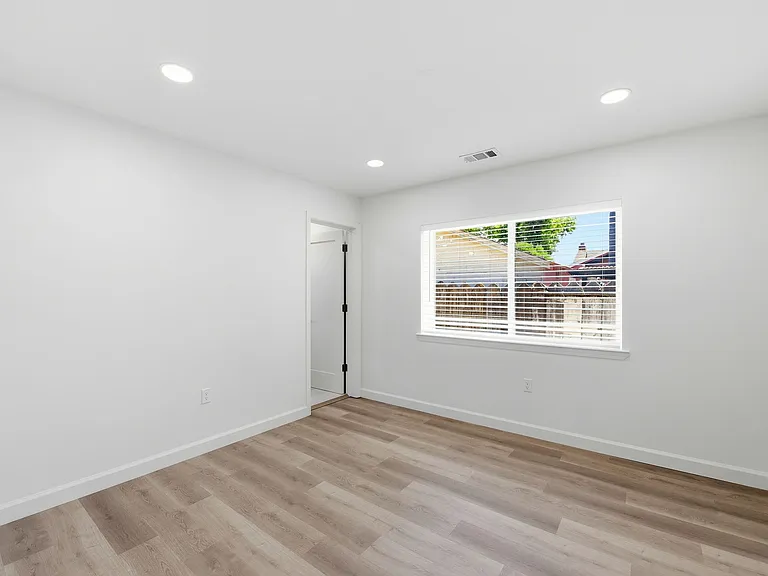 447 Alviso St — Photo 18