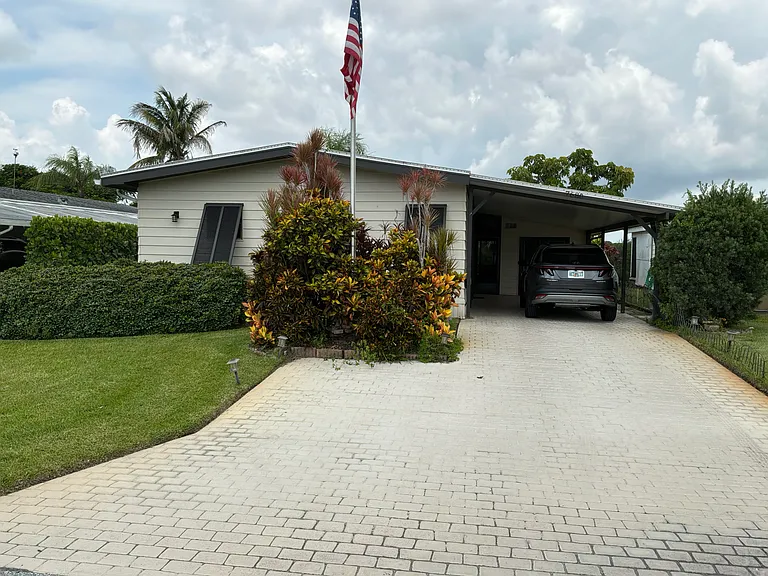 7680 SE Shenandoah Dr — Photo 1